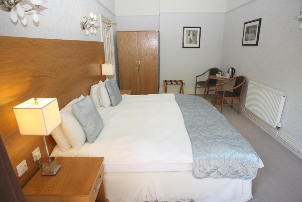 Cliff Lawn Hotel Leeds  Rum bild