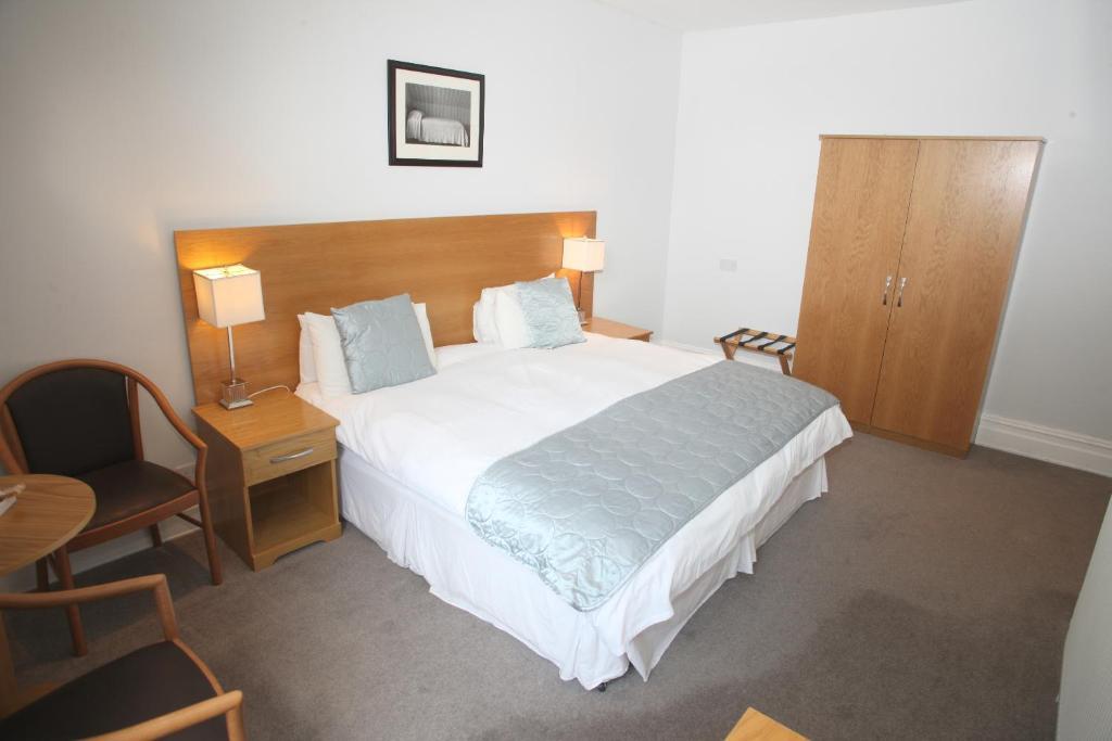 Cliff Lawn Hotel Leeds  Rum bild